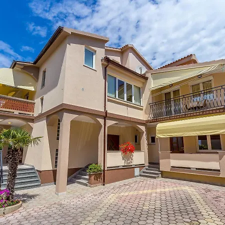 Nevia Apartment