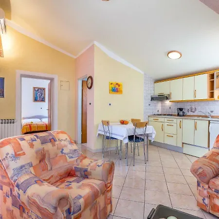 Nevia Apartment *